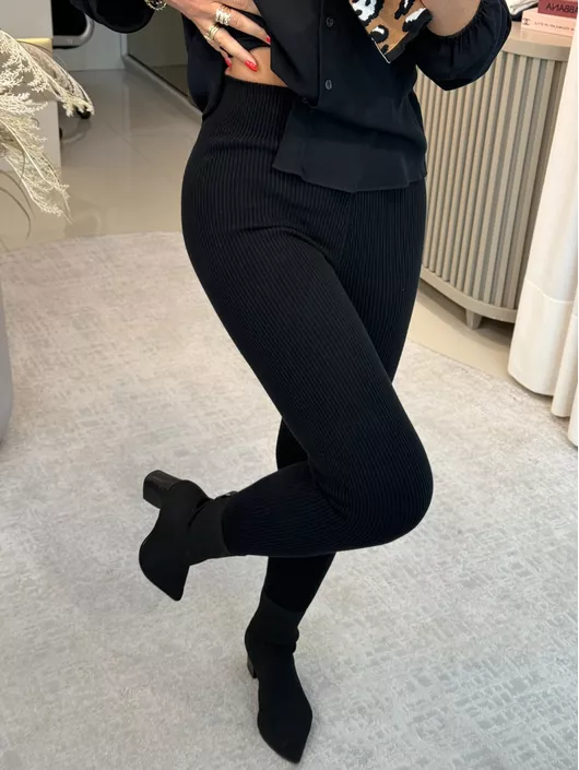Calça Fuso Canelada Preto - K046667AM - KATI MODAS