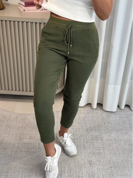 Calça De Sarja Com Cordão Verde Militar - K047322... - KATI MODAS
