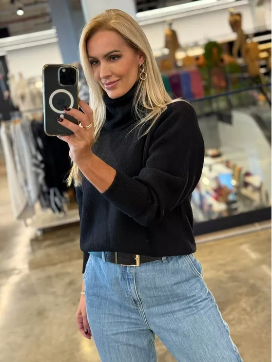 Blusa Biamar em Fio Pluma com Gola Boba Preto - K1... - KATI MODAS
