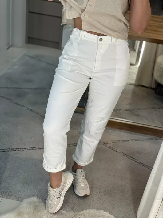Calça Sarja Com Bolsos Aplicados Off White - K1150... - KATI MODAS