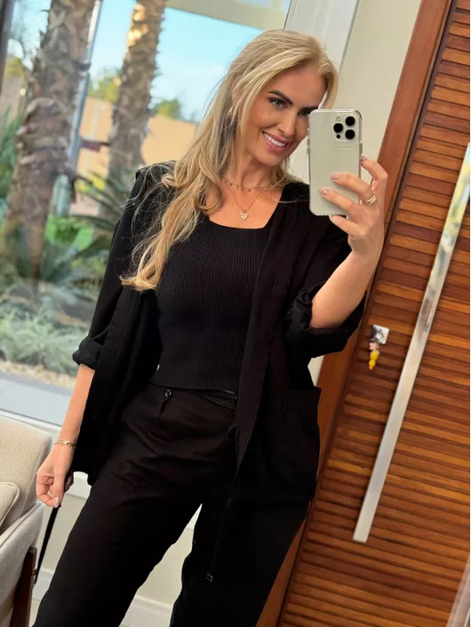 Parka Com Capuz E Ajuste Na Cintura Preto - K11523 - KATI MODAS