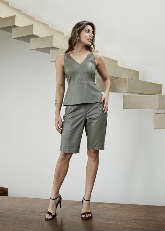 Bermuda de Couro Feminina Verde Oliva Isadora - Elite Couro Store
