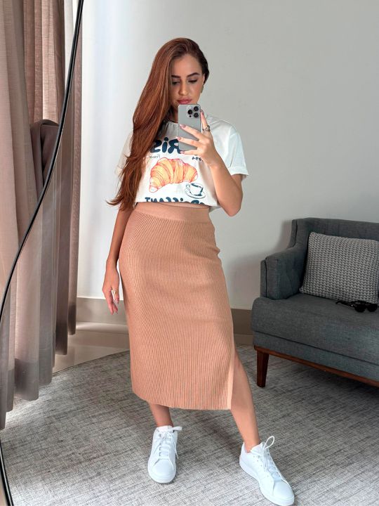 Saia Luiza Nude