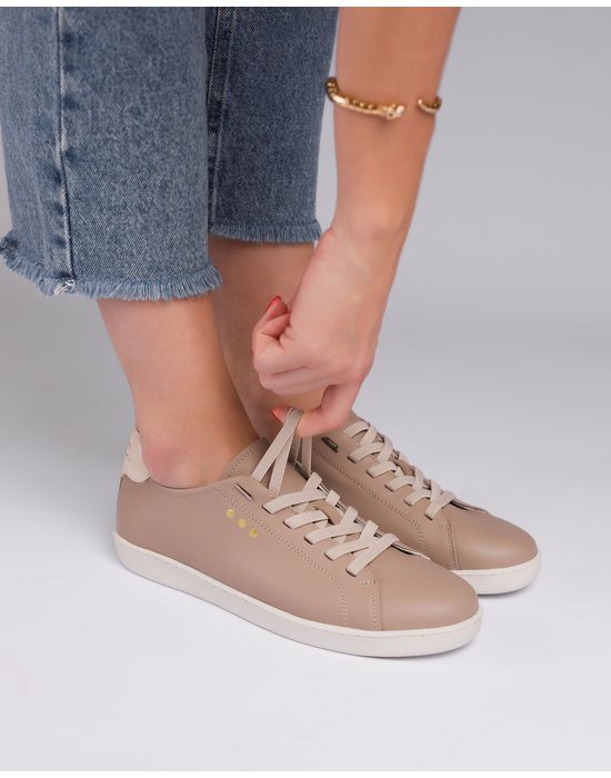TÊNIS ETC. EM COURO CINZA TAUPE COM CADARÇO EM ELÁSTICO E DETALHE TRASEIRO PÉROLA