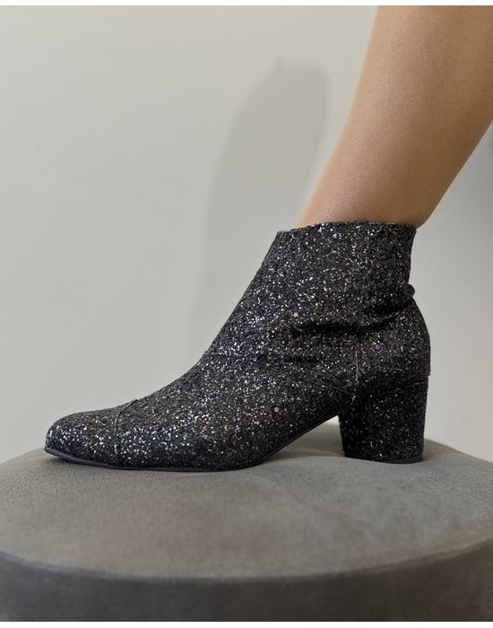 BOTA REBECCA EM GLITTER COM SALTO BLOCO E CANO BAIXO