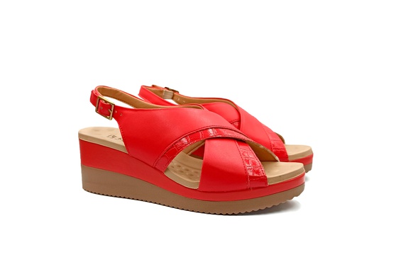 Sandália anabela preta plataforma bellatotti cleopatra - R$ 229.90, cor  Preto (meia pata, salto fino, salto alto, confortável, com tiras, em  nobuck) #90196, compre agora | Shafa