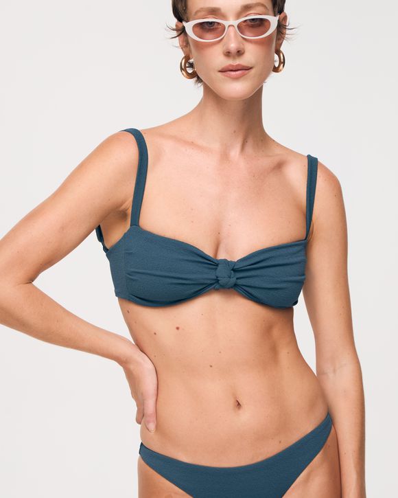 Top Biquini Lari Azul Aquamarine - Top biquini com nó central, alças largas estruturadas e tom azul aquamarine August Swim