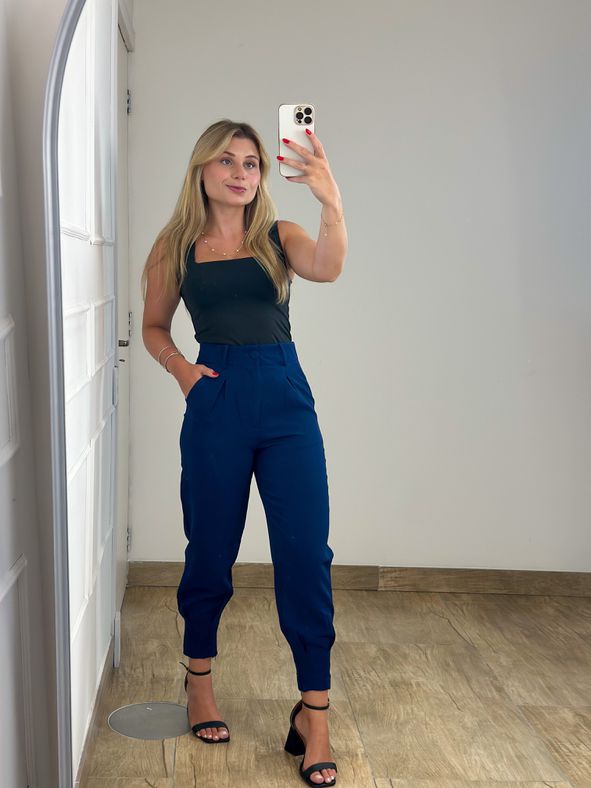 Calça Cenoura Alfaiataria Azul Marinho