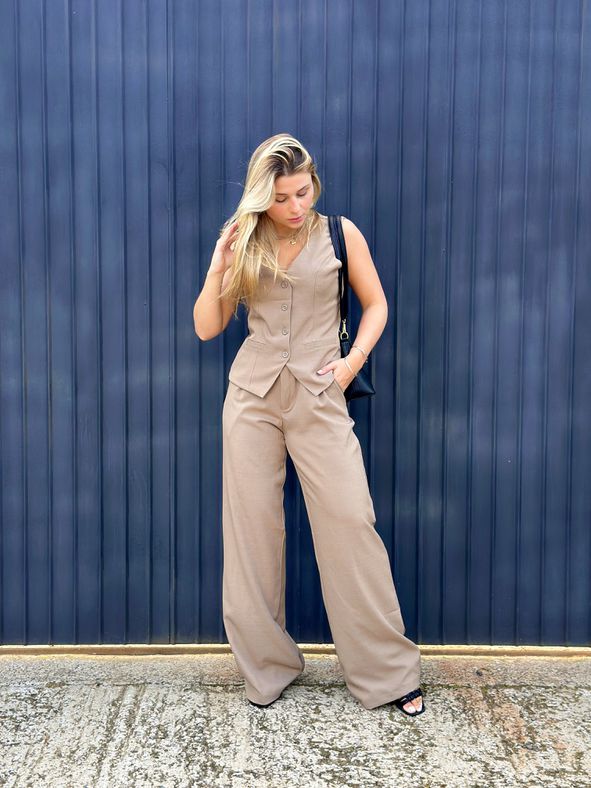 Conjunto Alfaiataria Calça e Colete Bege