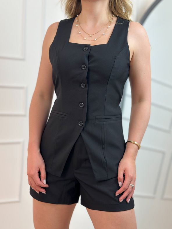 Conjunto Alfaiataria Short e Colete Preto
