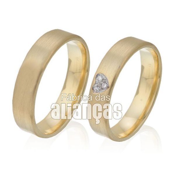 Alianças de Ouro com Coração de Diamantes