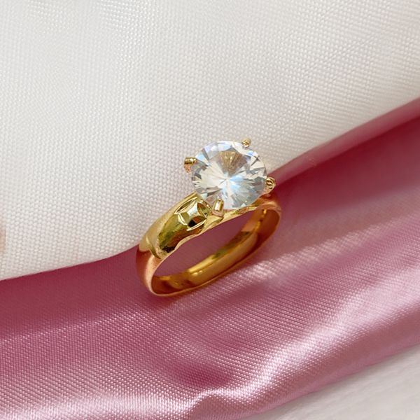 Anel Solitario Banhado a Ouro Trabalhado Abaulado com Pedra de Zirconia 