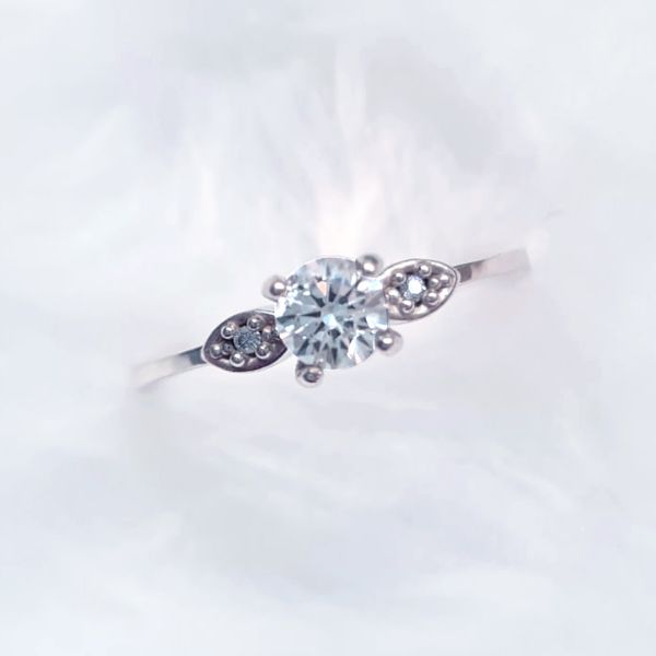 Solitario em Prata 925 Formato Flor com Zirconia