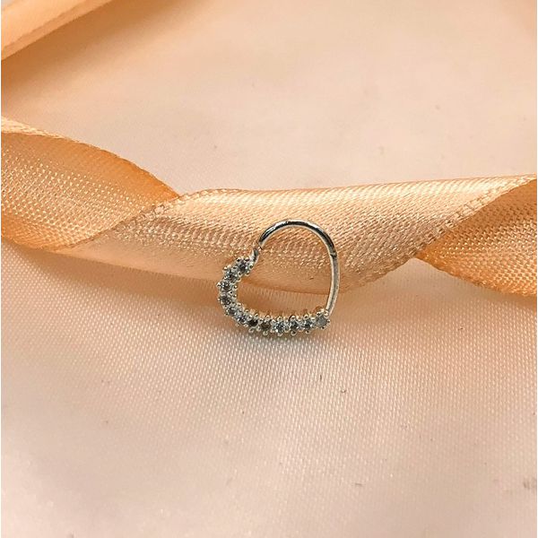 Pircing em Prata - Modelo de Coração Cravejado Daith 