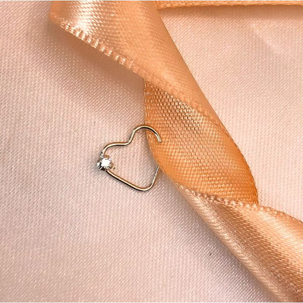 Pircing em Prata - Modelo Coração com 1 Pedra / Daith