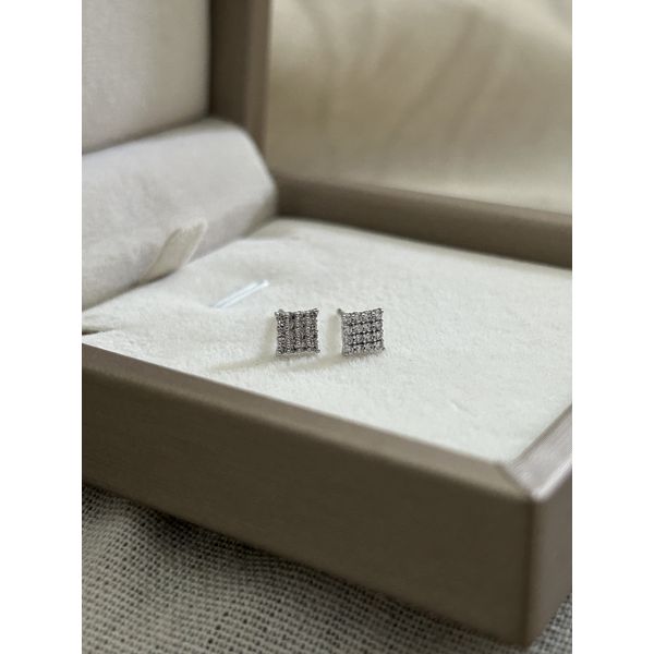 Brinco Quadrado Cravejado Ródio Branco