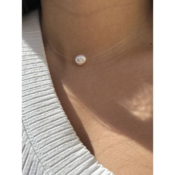 COLAR FIO DE NYLON COM PÉROLA BARROCA 