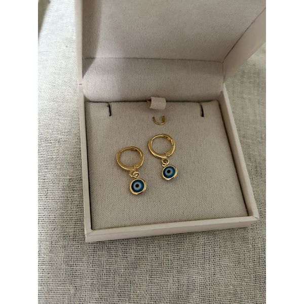 BRINCO ARGOLINHA OLHO GREGO PENDENTE BANHADO A OURO