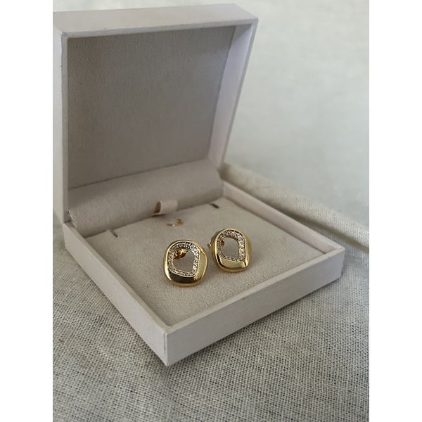 BRINCO FRONTAL VAZADO MICRO CRAVEJADO BANHADO A OURO