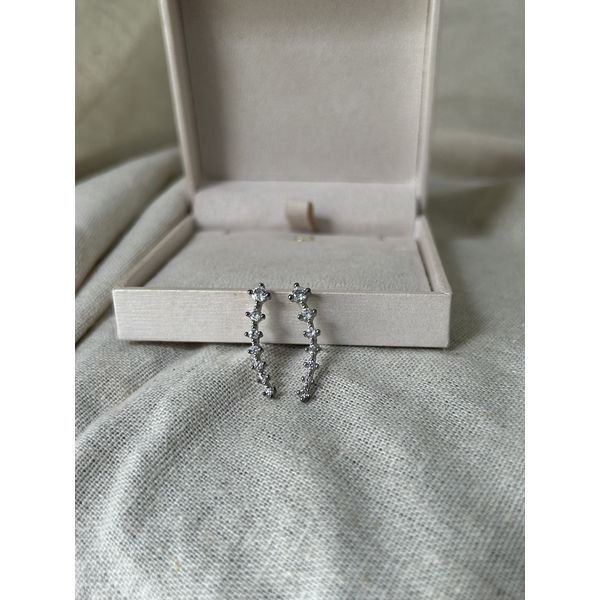 Brinco Ear Cuff Zircônias Banhado a Ródio Branco