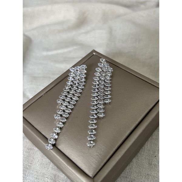 Brinco Franjas Navete Banhado a Ródio Branco