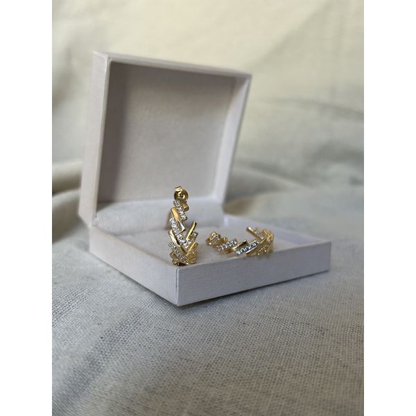 BRINCO ARGOLA PALITOS LISOS E CRAVEJADOS BANHADA A OURO 