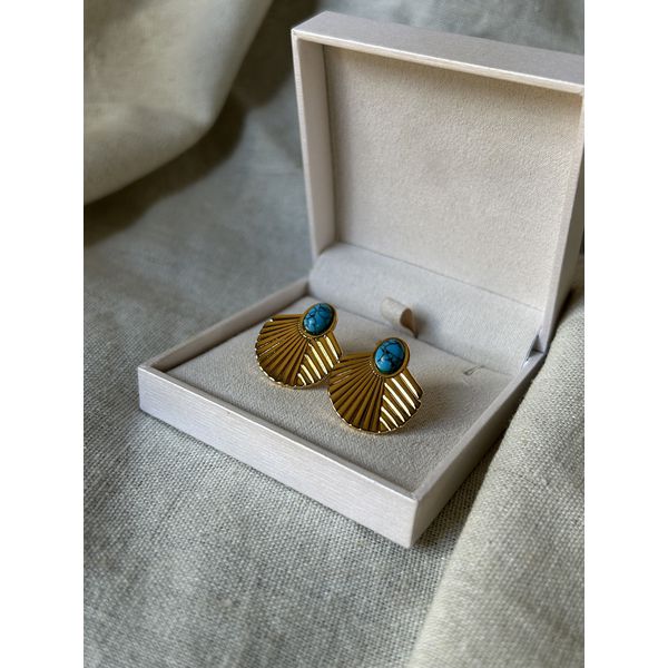 BRINCO LEQUE COM TURQUESA BANHADO A OURO