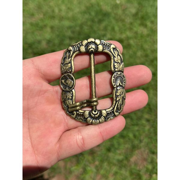 FIVELA 143 BONEZINHO ZAMAC AMARELA