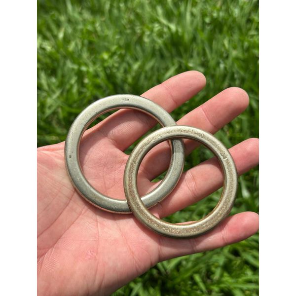 PAR DE ARGOLAS CHATAS ABALOADAS