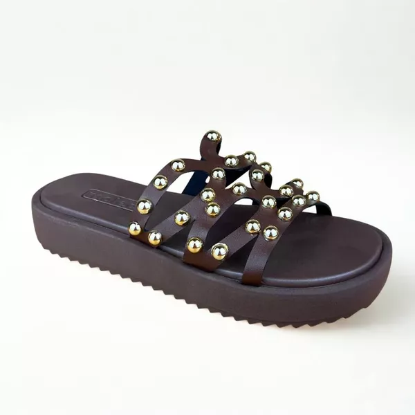 Papete Feminina Moleca Marrom com Tachas Douradas