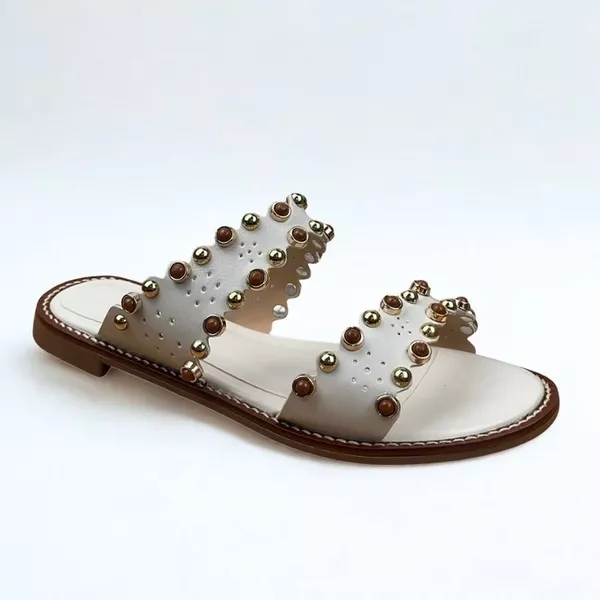 Rasteira Feminina A.B Off White com Aplicações Decorativas