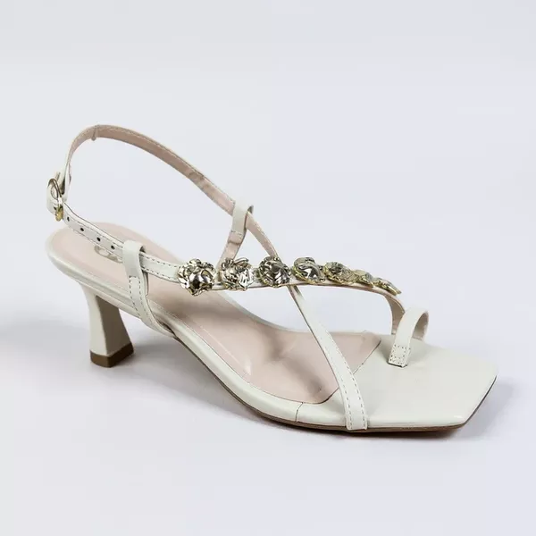 Sandália Feminina A.B Off White com Salto Médio e Detalhes Decorativos