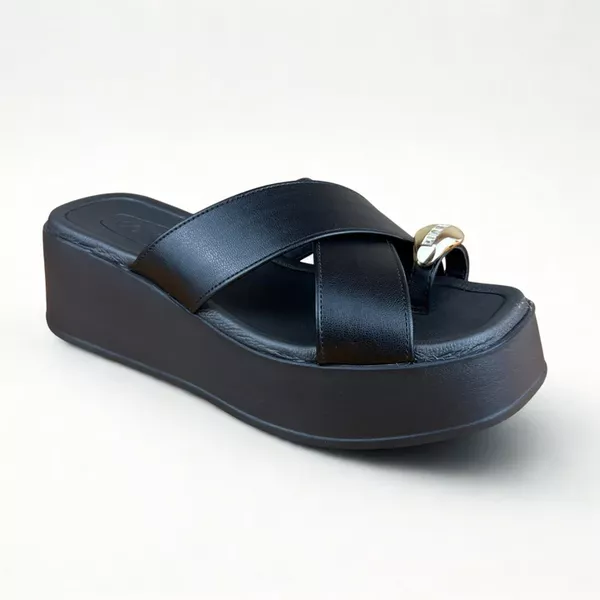 Sandália Tamanco Feminino Beira Rio Plataforma Preto com Detalhe Dourado