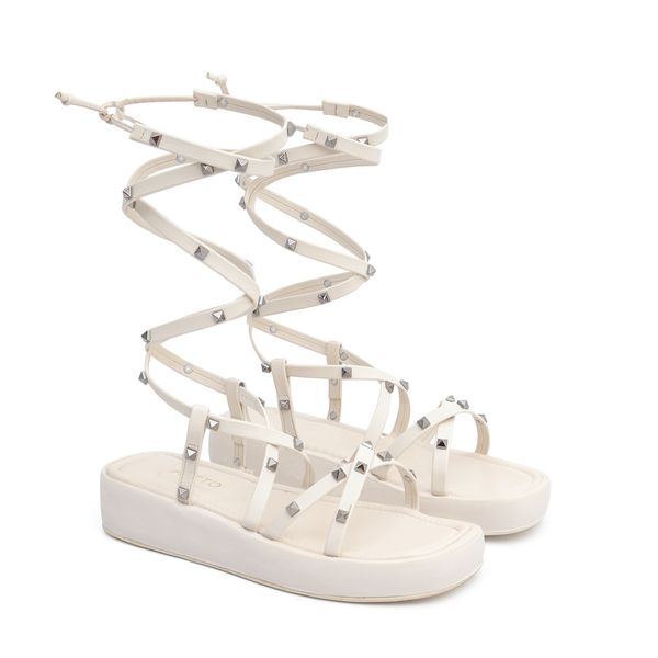 Sandália Mica Amarração com Detalhes em Pirâmide Off White