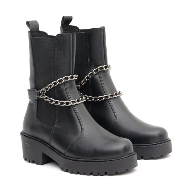 Bota Chelsea em Couro Salto e Cano Médio com Correntes 