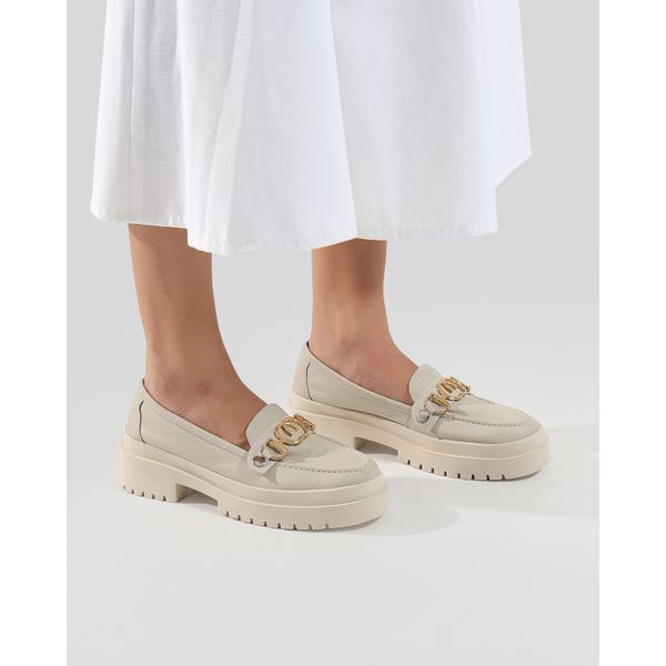 Mocassim Feminino em Couro Off White Com Fivela 3