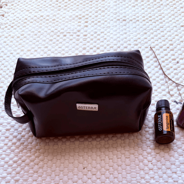Necessaire Plus Preta dōTERRA Para 10 Frascos De 05 E 15ml E Roll-ons De 10ml