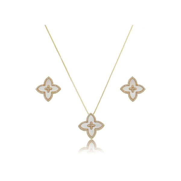 Conjunto Flor Madre Pérola com Detalhes Cravejados