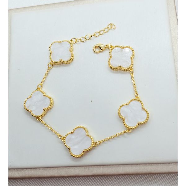 Pulseira Um Trevo Madrepérola Banhada a Ouro 