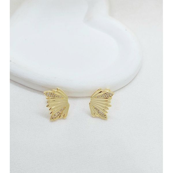 Brinco de Asa Com Detalhes De Zircônias Banhado A Ouro