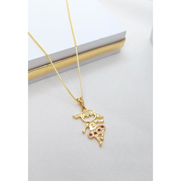 Colar com Pingente de Menina Bailarina Banhado a Ouro 