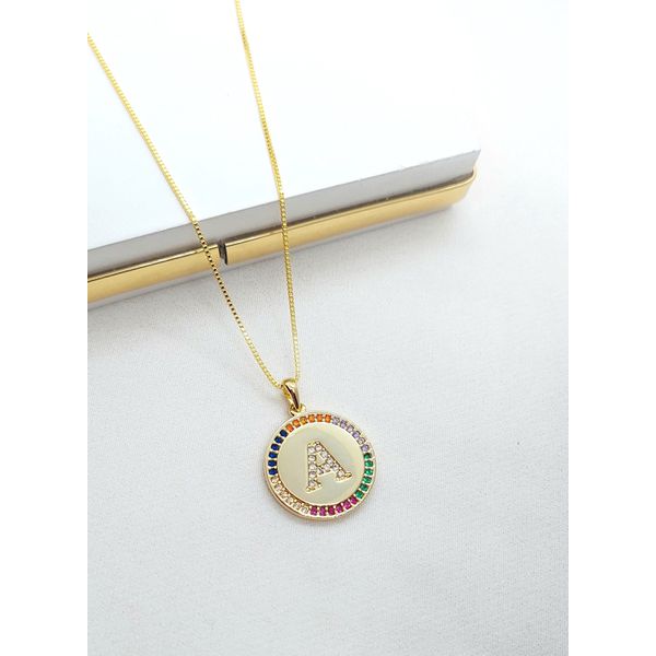 Colar Inicial Zircônias Coloridas Banhado a Ouro