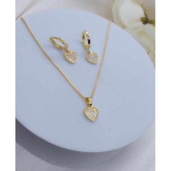 Conjunto Argola e Colar Coração Cravejado Em Microzircônias Banhado a Ouro