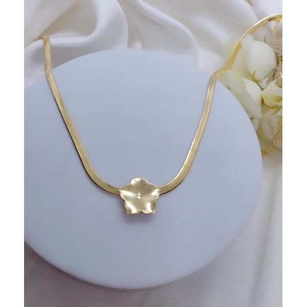 Choker Fita Flor Banhada a Ouro 