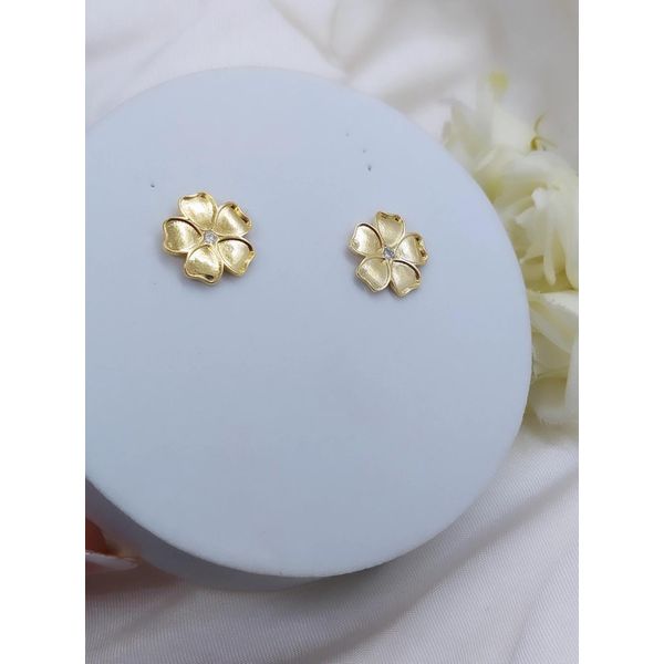 Brinco Flor Com Zircônia No Meio Banhado a Ouro