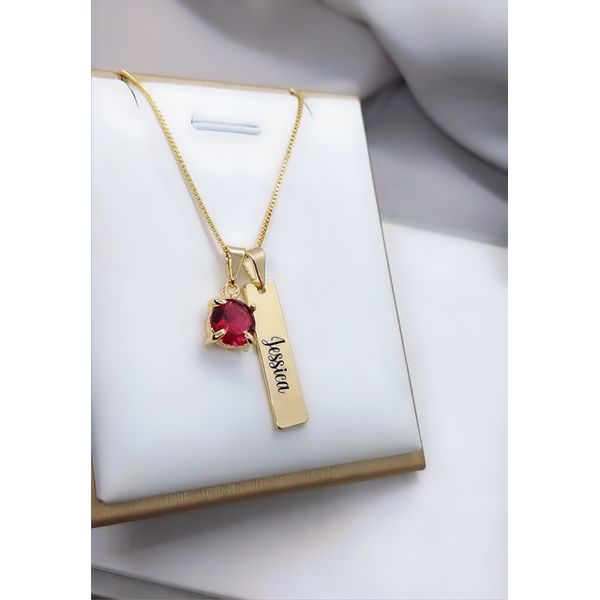 Colar Plaquinha Personalizada Banhada a Ouro Com Pingente De Ponto De Luz Rosa Fucsia