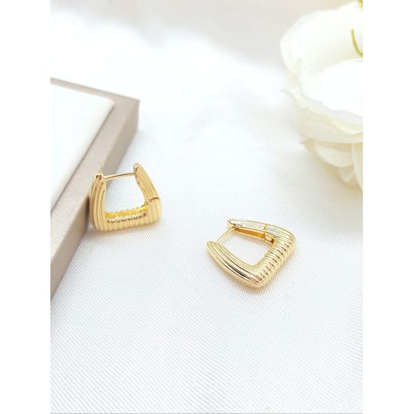 Argola Triangular Frisada P Banhada a Ouro