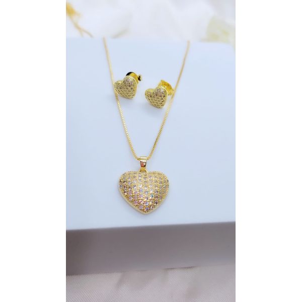 Conjunto Coração Cravejado Zircônias Banhado a Ouro