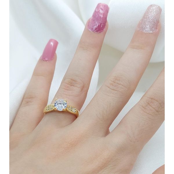 Anel Solitário Com Micro Zircônias Banhado a Ouro