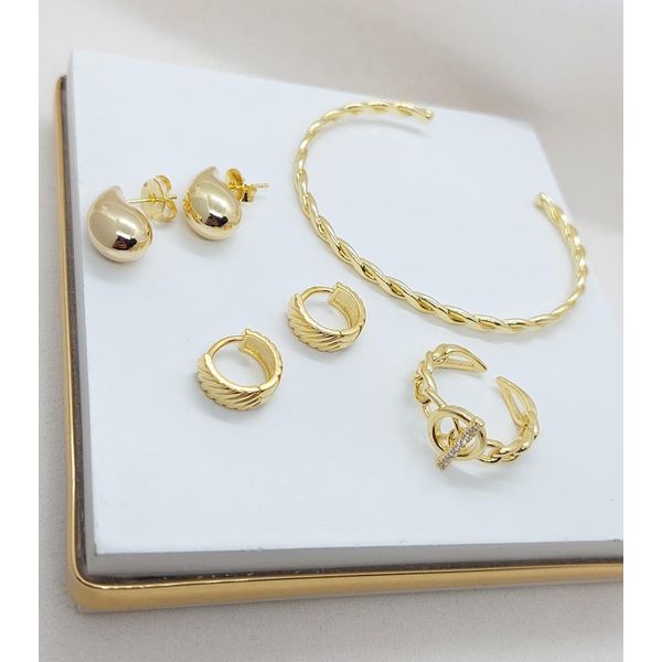 Kit de 02 Brincos, anel ajustável, bracelete Banhados a Ouro 